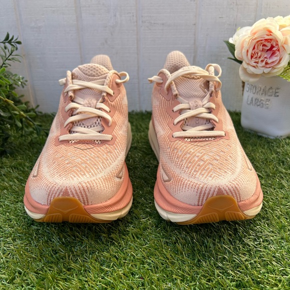Hoka One One
Women's Clifton 9
Sneakers in
Sandstone/Cream 9B new - Picture 8 of 16
